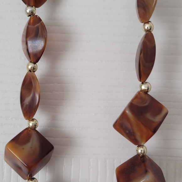 Chunky Resin Beaded Necklace with Silver details. - Picture 4 of 6